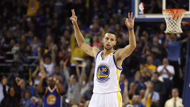 Stephen Curry logró cifra histórica de triples en triunfo de Golden State Warriors en la NBA