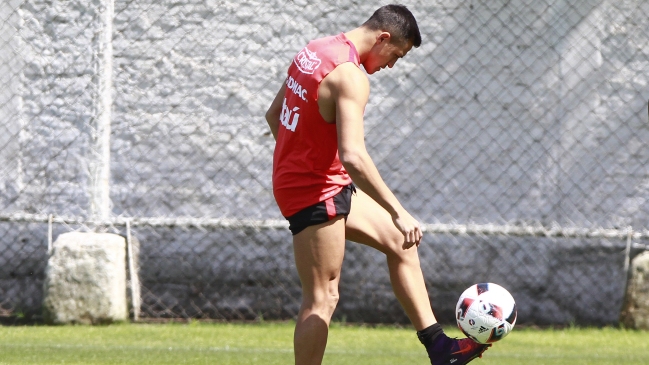 Alexis Sánchez sintió molestias en la práctica y debió someterse a exámenes