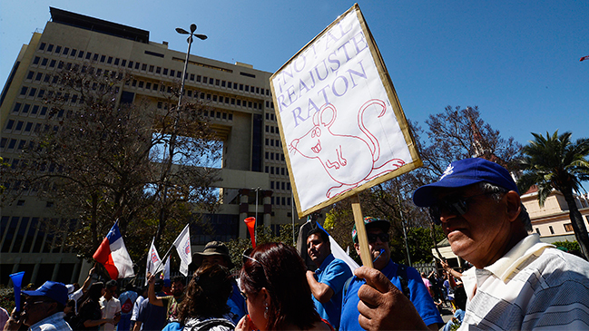 Funcionarios públicos continuarán en paro tras rechazo a reajuste