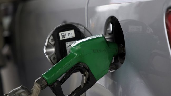 Bencinas experimentarán una baja en su precio este jueves