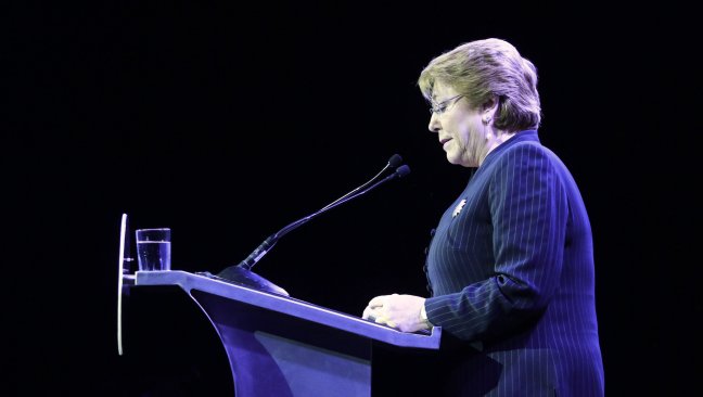 Bachelet llama a la calma en cena de Sofofa: Chile no está en crisis económica