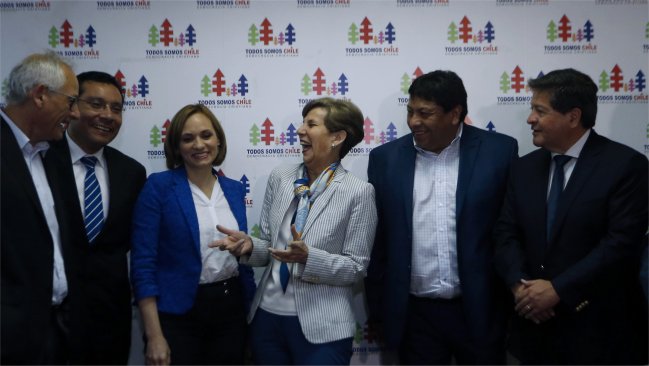 Sin el PC, Nueva Mayoría respaldó a ministro Valdés y criticó postura de pares comunistas