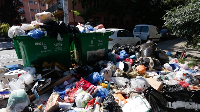 Minsal decretó alerta sanitaria por acumulación de basura en Santiago