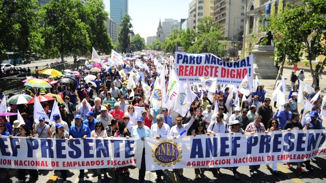 Funcionarios públicos plantearon sus demandas en nueva marcha