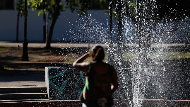 Sigue la ola de calor en la zona central: Este viernes se esperan hasta 35 grados