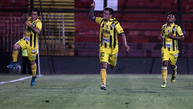 Everton derrotó a U. Española y tomó ventaja en cuartos de la Copa Chile