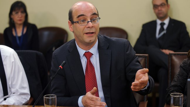 Fernando Atria: El debate presidencial está enfocado en personalismos y encuestas