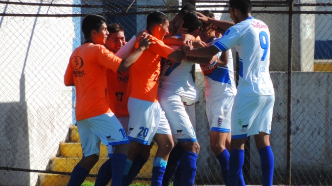 Melipilla remontó para vencer a Trasandino y seguir como líder de la Segunda División
