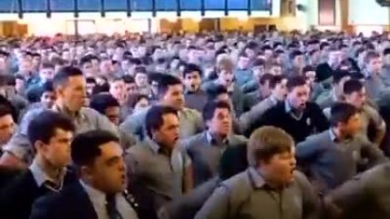  El monumental haka que hicieron alumnos de Nueva Zelanda a una profesora que se jubila 