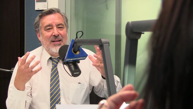 Guillier: Gobierno puede ayudar a perder la elección si no hay cambio de gabinete