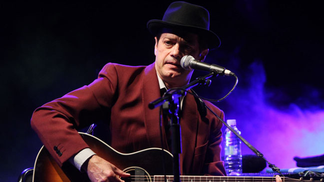 Cantautor Juan Perro debutará en Chile