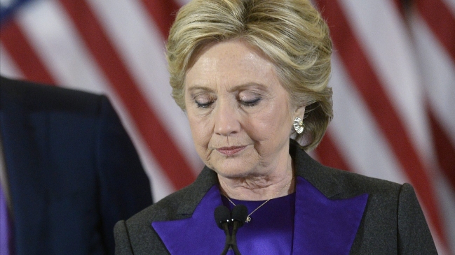 Clinton supera en más de un millón de votos a Trump, quien celebró sistema electoral