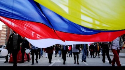   Colombianos celebraron el nuevo acuerdo entre el gobierno y las FARC 
