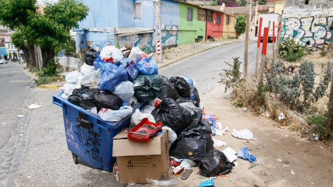 Valparaíso: Municipio se reunió con recolectores ante acumulación de basura
