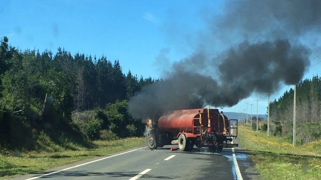Encapuchados golpearon a chofer y quemaron camión en Tirúa