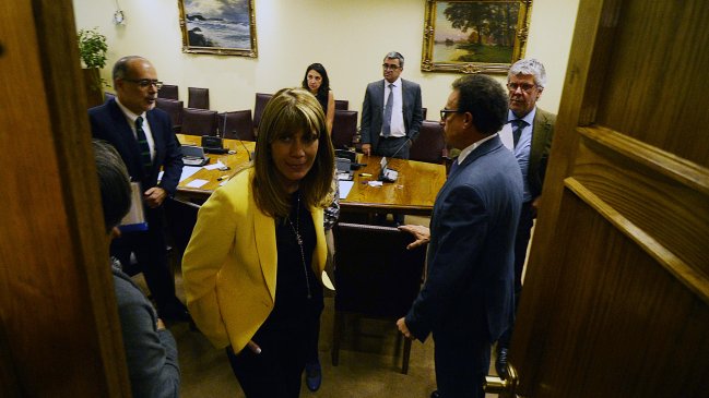 Diputado DC reveló renuncia de la ministra Ximena Rincón