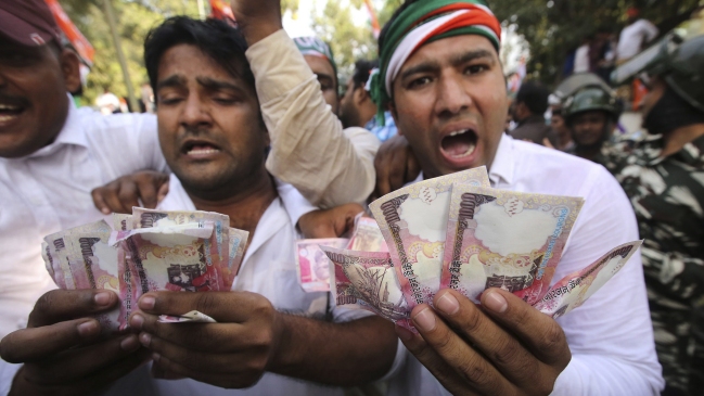 Tribunal Supremo dio vía libre a causas contra gobierno indio por retiro de billetes