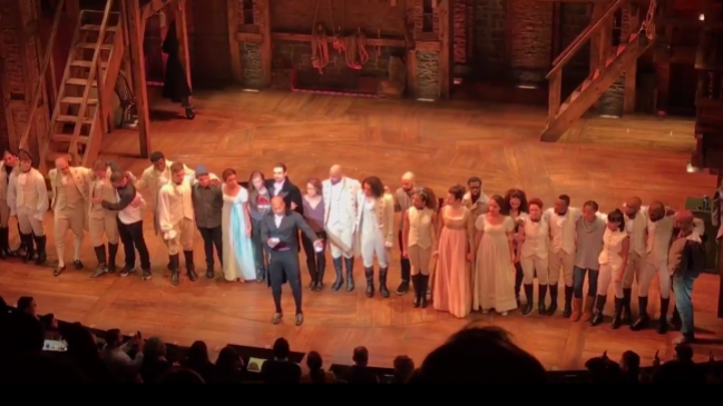 Vicepresidente electo de EE.UU. fue abucheado en función del musical 