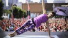 La multitudinaria sesión de yoga al aire libre comandada por María José Prieto