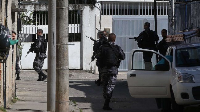 Río de Janeiro: Refuerzan seguridad en favela tras muerte de 7 civiles y 4 policías