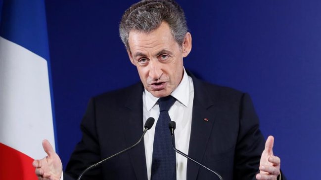  Sarkozy quedó fuera de primarias y pidió voto para Fillon  