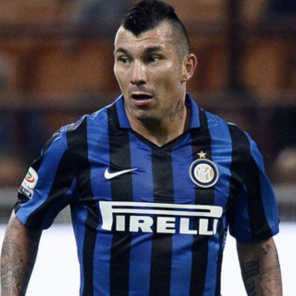 Gary Medel abandonó lesionado el clásico de Milán