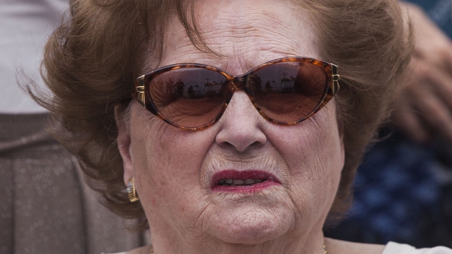 Lucía Hiriart pasó la noche en el Hospital Militar de Santiago