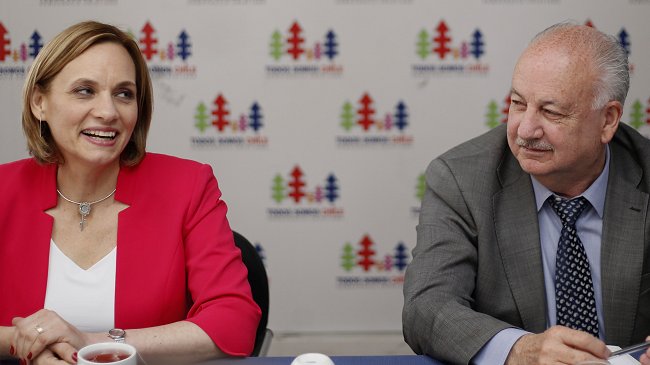 Carolina Goic y Guillermo Teillier se ven las caras tras serie de impasses