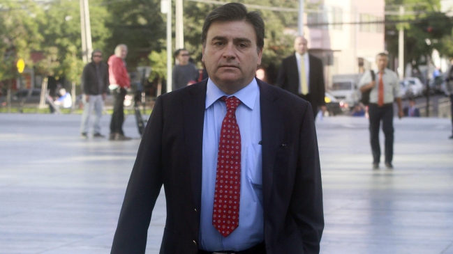 Caso Basura: Tribunal decretó firma mensual y arraigo nacional para alcalde de Colina