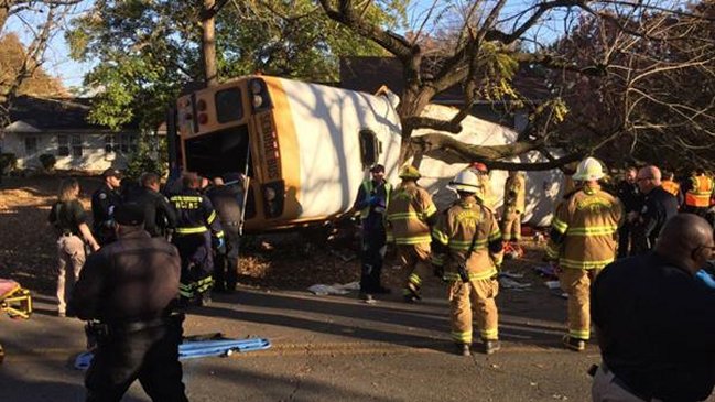 Al menos seis niños muertos por accidente de autobús escolar en EE.UU.