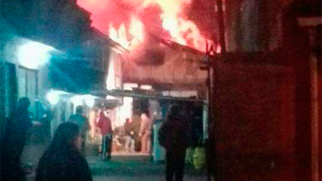 Incendio consumió tres inmuebles en Penco