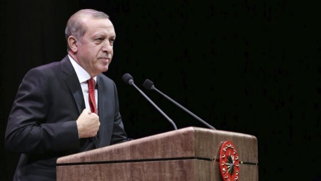 Turquía despide a más de 15 mil funcionarios y cierra más de 500 asociaciones