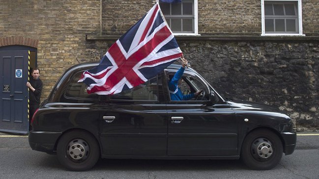 Reino Unido evalúa exigir pasaporte para acceder a atención médica