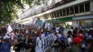 La marcha por el centro de Santiago de los trabajadores de Homecenter en huelga