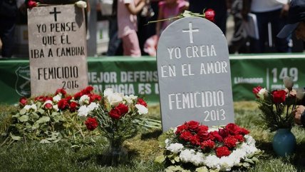   Carabineros instaló lápidas en el Paseo Ahumada para concientizar sobre el femicidio 