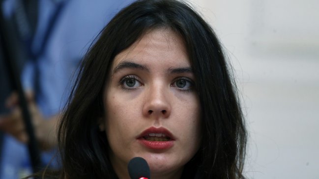 José Antonio Kast pidió censurar a Camila Vallejo por no aludir a Dios al iniciar sesión