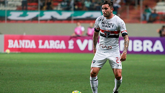 Eugenio Mena se quedó sin técnico en Sao Paulo