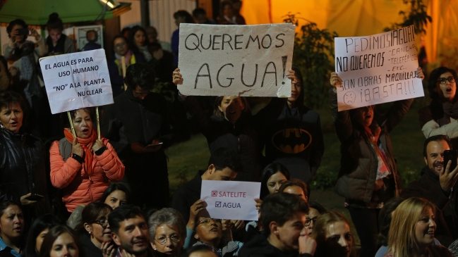 Miles de personas protestan en Bolivia por falta de agua y piden renuncia de autoridades