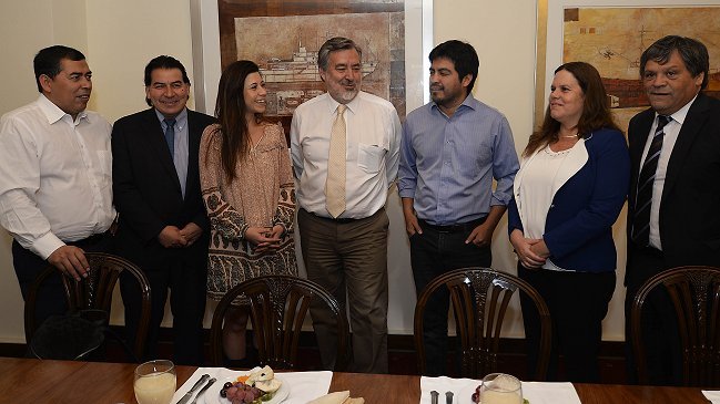 Diputado PS apoya a Guillier: Que el candidato presidencial sea militante es lo de menos