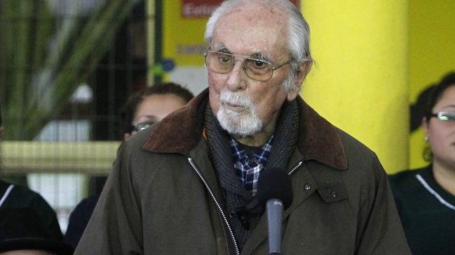 Andrés Aylwin fue galardonado con el premio a la trayectoria 