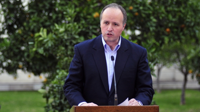 Ex ministro Insunza se querelló por filtraciones desde la Fiscalía