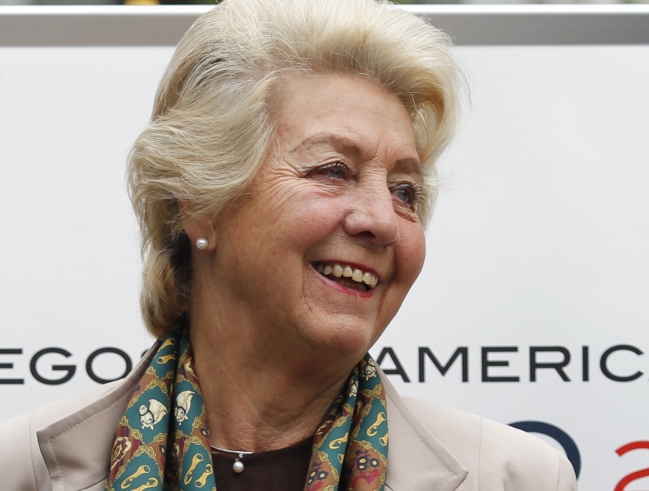 Marlene Ahrens fue condecorada por el Ministerio del Deporte