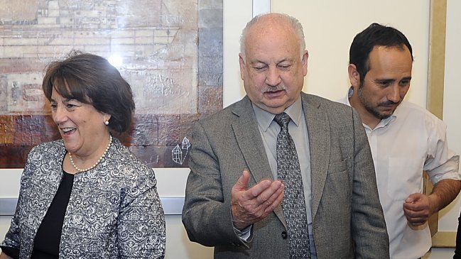 Glosa de gratuidad: PC niega que acuerdo con la derecha sea 