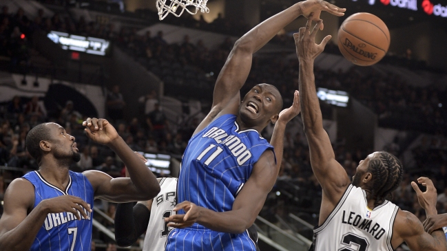 Magic cortaron racha triunfal de Spurs y Bucks sorprendieron a Cavaliers