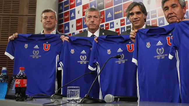 Heller presentó nueva camiseta de la U: Es importante ir a una copa internacional