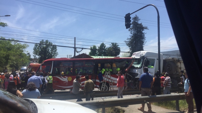 Triple colisión dejó al menos 20 lesionados en ruta que une Penco y Concepción