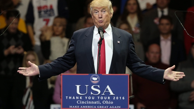 Partidarios de Trump buscan bloquear judicialmente recuento en tres estados