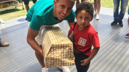 Jugadores de U. Católica recibieron a niños con cáncer