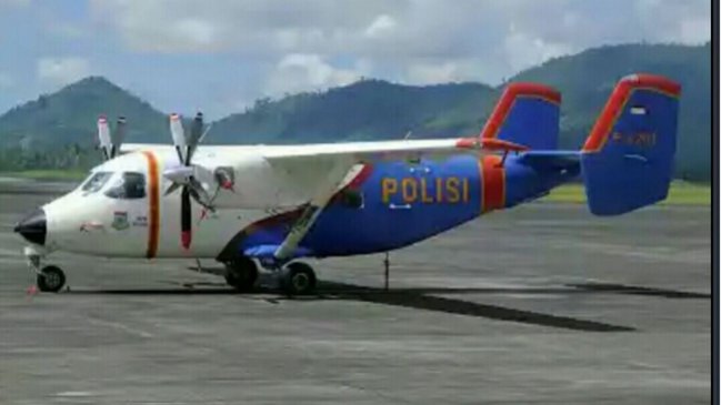 Avión con 12 policías se estrelló en el mar en Indonesia