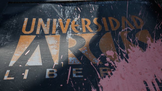 Estudiantes se tomaron dependencias de Universidad Arcis en rechazo a posible cierre